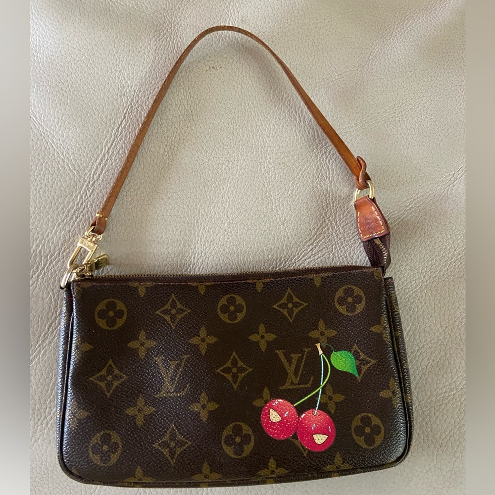 - Louis Vuitton Limited Edition Pochette